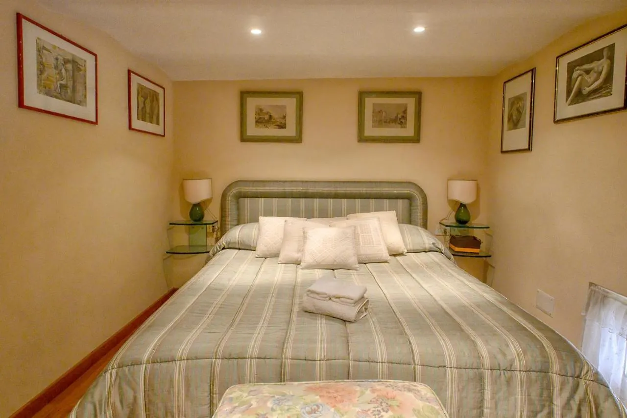Apartment Roma Deluxe 0*, Rome